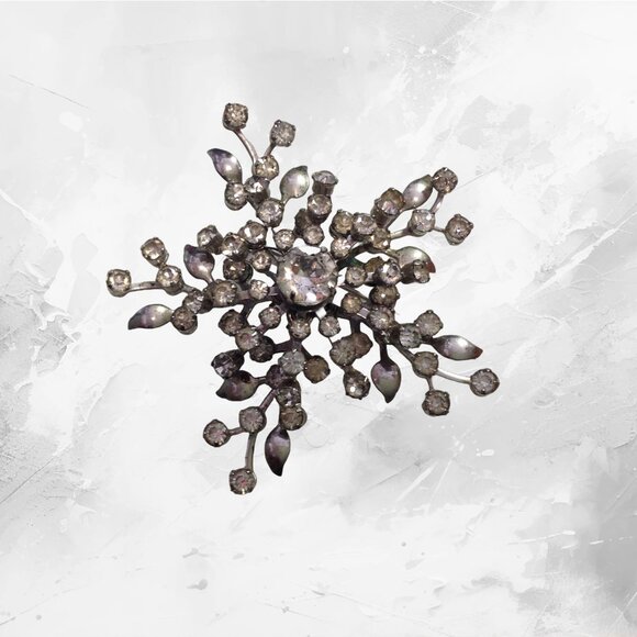 Coro Brooch Clear Stones on Silver Metal Snowflake Sunburst Starburst - Picture 1 of 14